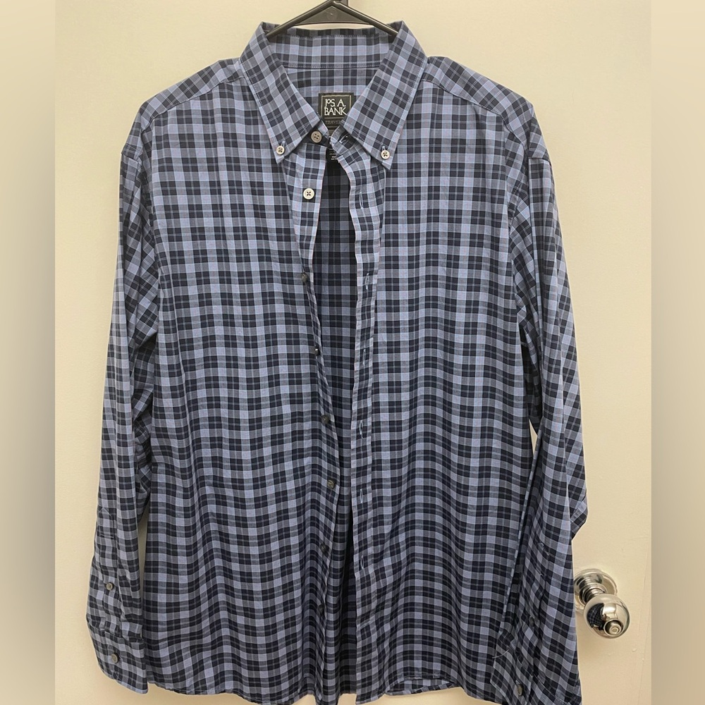 Jos A Banks men’s button up dress shirt
